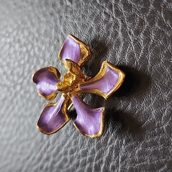 Elegant Purple and Gold Flower Brooch - Picture 2 of 7